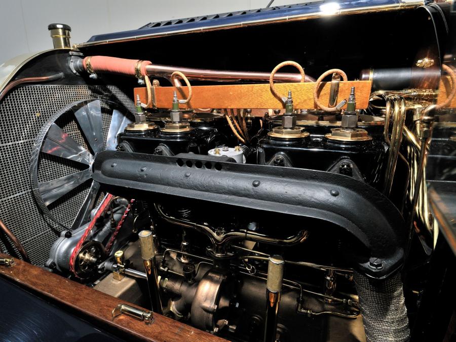Моторный отсек Locomobile Model 40 Baby Tonneau 1909 года  (фото 6 из 7)
